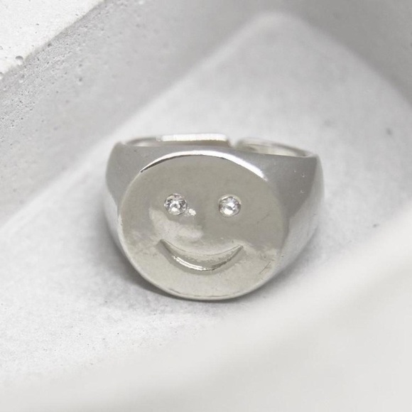 Smiley Face Ring - Picture 3 of 5